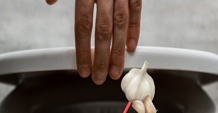 UBACITE BIJELI LUK U WC ŠOLJU I IDITE DA SPAVATE: Ujutro ćete biti iznenađeni kad vidite rezultat