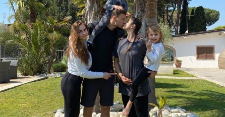 AMRA DŽEKO KONAČNO POKAZALA TREĆU KĆERKICU, KOMENTARI PLJUŠTE: Na koga vam liči? (FOTO)