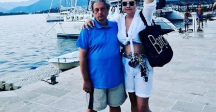 MARIĆ SA SUPRUGOM NA MORU: Kad se ona skinula u KUPAĆI SVI NA PLAŽI ZANIJEMILI, MRŠAVA KAO MANEKENKA