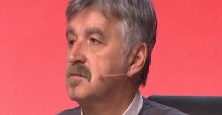 MUZIČAR UŽIVA NA MORU: Dragan Stojković Bosanac pokazao svoje plivačke sposobnosti, OVAKO TO RADE PRAVI MAJSTORI