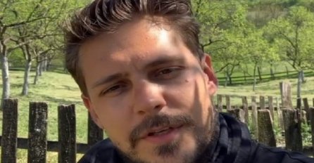 DJEVOJKE OVO JE PRIZOR ZA UŽIVANJE: Miloš Biković odlučio počastiti obožavateljke NOVIM GOLIŠAVIM FOTOGRAFIJAMA IZ BAZENA