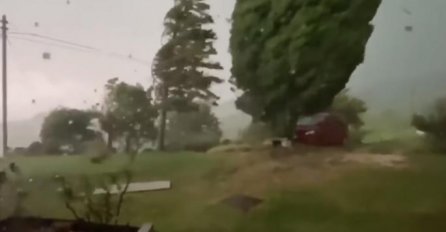 STRAHOVITO NEVRIJEME POGODILO SJEVER DRŽAVE, POPLAVILO SVE, KUĆE SE RUŠE KAO KULE OD KARATA: Alarmantno stanje