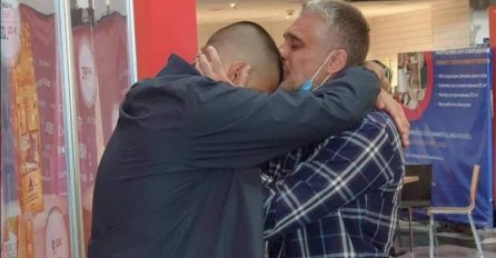 ČEDO JOVANOVIĆ PLAČE, GRLI SINA: Svi se pitaju šta se dešava, USLIJEDILA LAVINA KOMENTARA