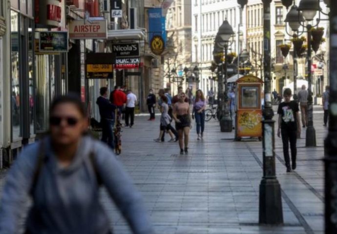 U Srbiji nove mjere: Otvaraju se tržni centri, a učenici se vraćaju u škole