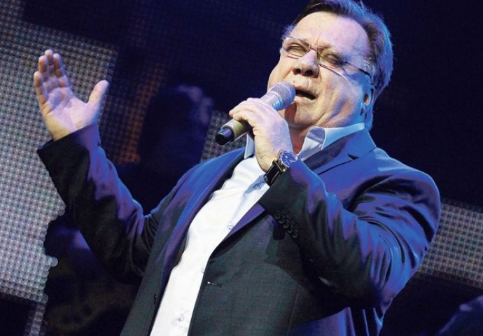 HALID BEŠLIĆ KREĆE I U TERETANU: Pjevač PROBUŠIO KAŠIKU pa smršao 8 KG! Evo šta je jeo!