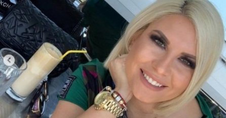 DEA ĐURĐEVIĆ JUTROS OVAKVA STIGLA NA PINK, 1 DETALJ BODE OČI: Pogledajte kako je izgledala, OSTAT ĆETE U ČUDU