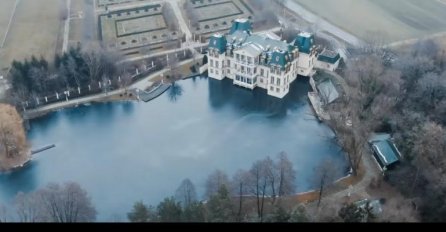 OVO JE VILA SRPSKE PJEVAČICE, VRIJEDI MILIONE: Udala se bogato, SVEKAR JOJ PUN LOVE - ZNATE LI KO JE ONA?