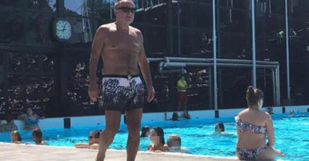 JUČER NA BAZENU SVI GLEDALI U MITRA MIRIĆA, POGLEDAJTE ŠTA JE URADIO: Niko ne može da vjeruje da je folker OVOLIKA CICIJA