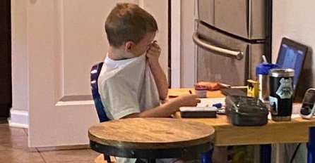 SLIKA UPLAKANOG DJEČAKA SA ONLINE NASTAVE RASPLAKALA SVE: Mama ga krišom snimala, A EVO ZAŠTO JE TOLIKO JECAO