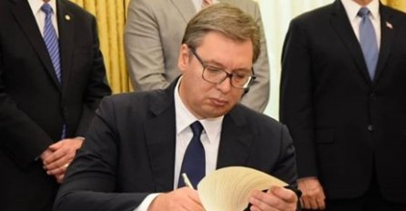 Procurila slika sporazuma kojeg su potpisali Vučić i Hoti
