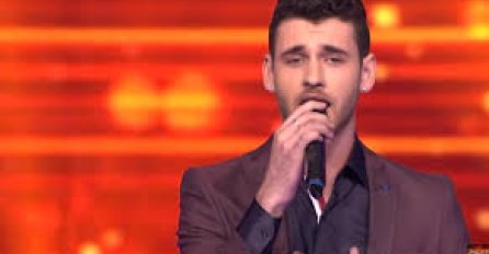 OŽENIO SE POPULARNI PJEVAČ "GRANDA", O LJEPOTI MLADE BRUJI CIJELI BALKAN: Izgleda kao anđeo, A TEK DA VIDITE SAVRŠENU VJENČANICU (FOTO)