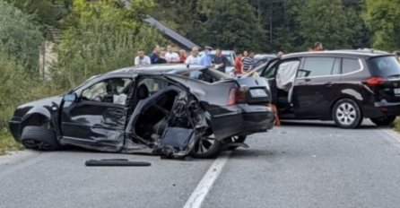 TEŠKA SAOBRAĆAJNA NESREĆA KOD GLAVNOG GRADA, ISPLIVALE JEZIVE SLIKE SA LICA MJESTA: Stigle prve informacije