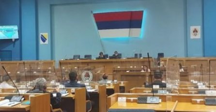 Skoro trećina poslanika u Narodnoj skupštini Republike Srpske ima dvostruka primanja