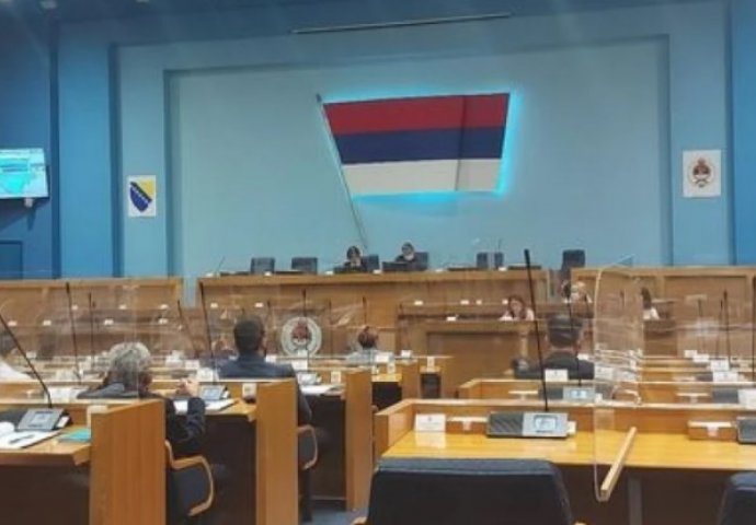 Skoro trećina poslanika u Narodnoj skupštini Republike Srpske ima dvostruka primanja