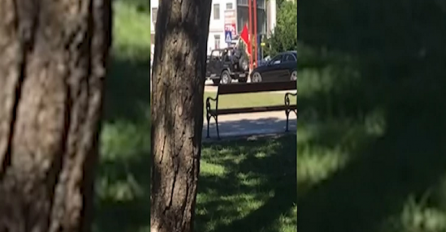 SNIMAK PUŠTEN U JAVNOSTI: Muškarac iz džipa sa crnogorskom zastavom pucao u centru grada 