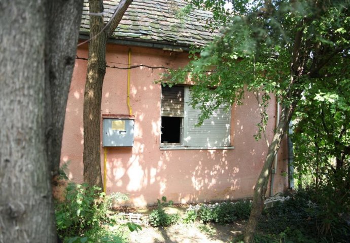 HOROR, PRONAŠLI IH MRTVE U KUĆI, OGLASILE SE ŠOKIRANE KOMŠIJE: Policija na nogama, EVO ŠTA SE DESILO PRIJE TRAGEDIJE