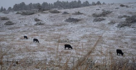 SNIJEG NAPADAO KAO U SRED JANUARA, ZAKRČENI PUTEVI - ŽESTOK PAD TEMPERATURE: Pogledajte jezive prizore, LJUDI SE SMRZAVAJU