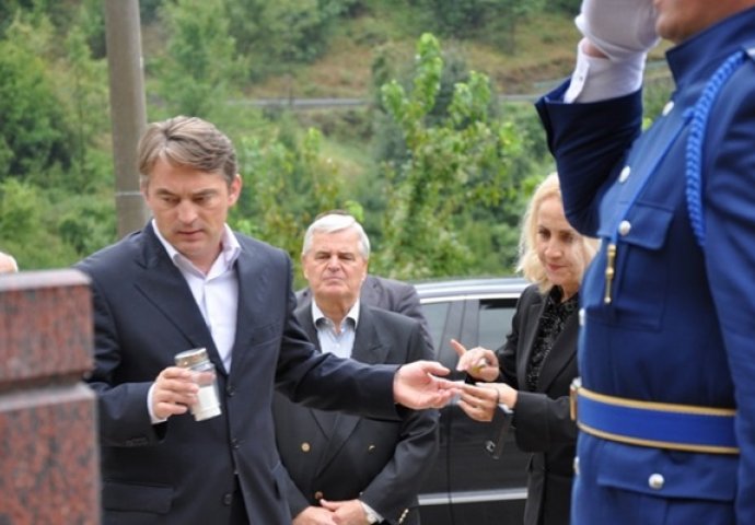 Komšić: Armija RBiH je bila pravedna i časna, zločina u Grabovici se stidim