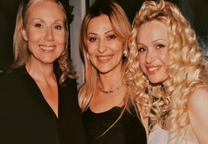 BRENU I CECU STE SIGURNO ODMAH UOČILI, A ZNATE LI KO JE OVA ŽENA SA NJIMA? A tek da vidite kako ONA DANAS IZGLEDA, poslije TEŠKE BOLESTI