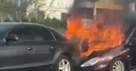 DO SADA NEVIĐENA SAOBRAĆAJKA U BANJALUCI: Sudarilo se nekoliko vozila, jedan automobil gori (VIDEO)