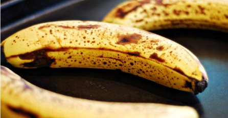 OVO PRIRODNO ĐUBRIVO OPORAVLJA I UVELE BILJKE, A ZDRAVE UDVOSTRUČI: Treba vam samo kora od banane! (RECEPT)