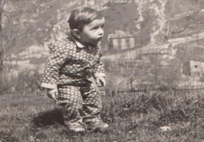 OVAJ DJEČAK DANAS JE NAJVEĆA BALKANSKA ZVIJEZDA: Danas slavi 58 godina, a njegove pjesme obožavate ZNATE LI KO JE?