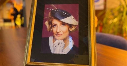 ODRŽAN POMEN ISIDORI BJELICI, SIN LAV NE MOŽE DA DOĐE SEBI: Srušio se OD BOLA, CIJELA PORODICA U SUZAMA (FOTO)