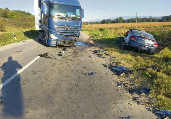 POGINULA TRI MOMKA, VRAĆALI SU SE SA VJERIDBE I ZAKUCALI U ŠLEPER, TUGA U DRŽAVI: Poznati identiteti