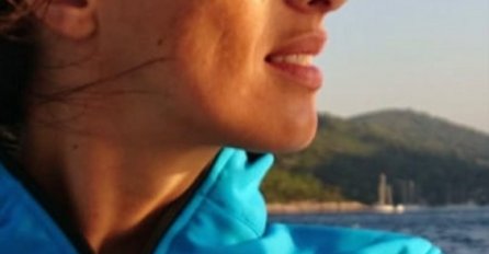 ČEDA JOVANOVIĆ OBJAVIO SLIKU SUPRUGE JELENE U KUPAĆEM KOSTIMU: Rodila 4 djece i ovako izgleda! MORAO JE SVIMA POKAZATI