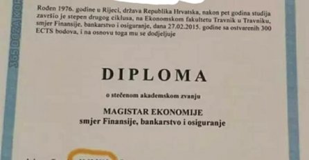 HRVAT DIPLOMIRAO U TRAVNIKU, PRIMIJETIO 1 BIZARAN DETALJ NA DIPLOMI: Kad vidite donji dio slike, PAST ĆETE SA STOLICE, HIT!