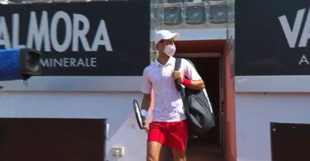ČIM NOVAK ĐOKOVIĆ KROČIO NA TEREN, SUDIJA MU REKAO OVO: Novi skandal POSLIJE ONOG S LOPTICOM, SVI U ČUDU (VIDEO)