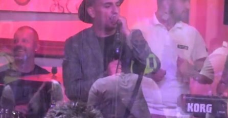 ĆELAV I MRŠAV KAO GRANA, DARKO LAZIĆ SINOĆ UŠAO U ZADRUGU: Kad ga je Miljana vidjela ODMAH POČELA PLAKATI (VIDEO) 