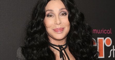 NEVJEROVATNA SLIČNOST Glumicu Šer sigurno prepoznajete danas ima 75 godina, a izgleda MNOGO MLAĐE: Ali tek kada budete vidjeli njenu majku, ostaćete u ŠOKU!