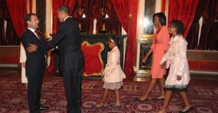 SJEĆATE SE OBAMINIH KĆERKI MALIJE I SAŠE?  BILE SU DJEVOJČICE U BIJELOJ KUĆI: A sada su prezgodne DJEVOJKE, NEĆETE VJEROVATI KAKO IZGLEDAJU! (FOTO)