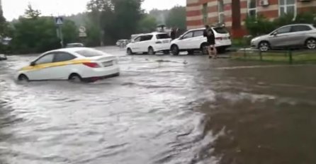 LED I SNAŽAN VJETAR: Ulice kao rijeke, od sutra će temperatura pasti ispod 1 stepen Celzijusa (VIDEO)