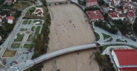 STRAHOVITI PRIZORI NEVREMENA: Kuće poplavljene, putevi blokirani, NAJMANJE DVOJE MRTVIH U GRČKOJ