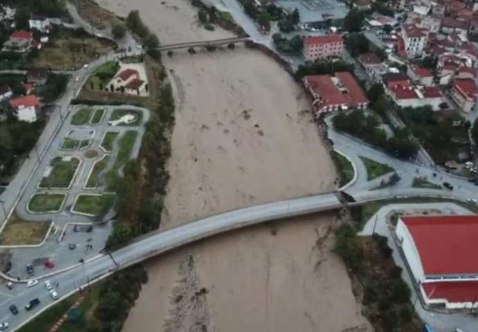 STRAHOVITI PRIZORI NEVREMENA: Kuće poplavljene, putevi blokirani, NAJMANJE DVOJE MRTVIH U GRČKOJ