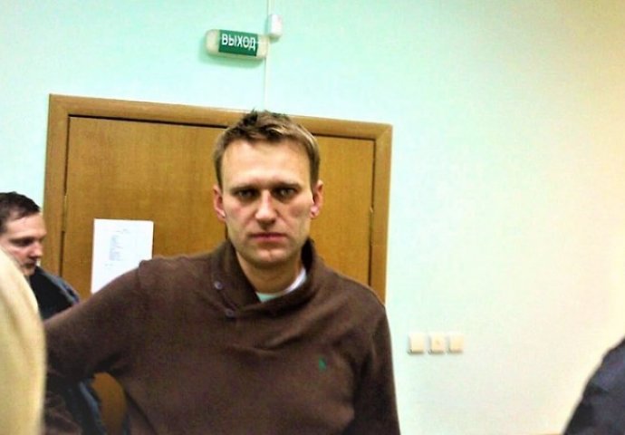 Navalni objavio fotografiju kako se spušta niz stepenice
