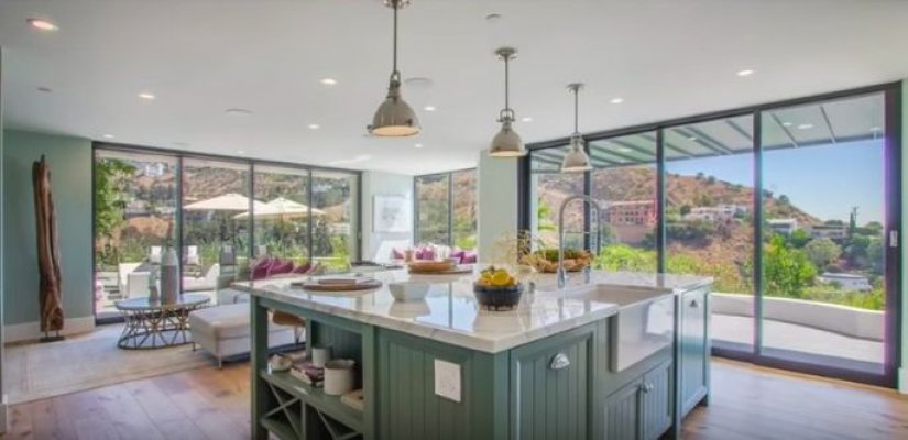 6d4173a920e5dee6a5916efc0dede71cw-c0xd-w685-h860-q80