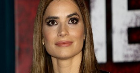 OVAKO PROVOKATIVNU JE JOŠ NISMO VIDJELI: Suknjica je toliko mini da je nećete ni primjetiti, a od dugih nogu SRCE MOŽE DA STANE (FOTO)