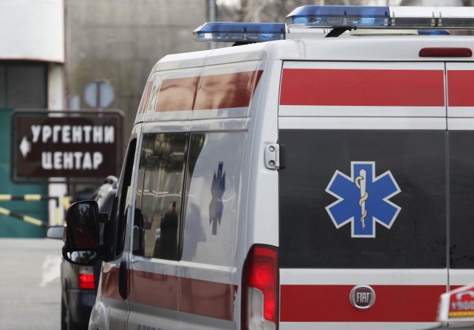 STRAŠNA TRAGEDIJA U CENTRU GRADA: Žena skočila sa zgrade bolnice!