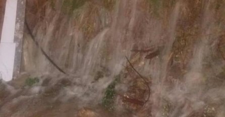 POTOP! SILOVITO NEVRIJEME KAKVO SE NE PAMTI POGODILO OVAJ GRAD: Vjetar rušio sve pred sobom, APOKALIPTIČNI PRIZORI! (FOTO)