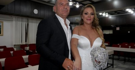 BILJANA SEČIVANOVIĆ SE UDALA PRIJE MJESEC DANA, a pogledajte u kakvoj kući živi sa mužem: OVO JE DNEVNA, ALI ČEKAJTE DA VIDITE KUPATILO, ostat ćete bez riječi (FOTO)