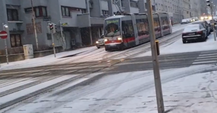 ZABIJELIO SNIJEG KAO USRED JANUARA, NESTVARNI PRIZORI: Pogledajte snimak, STIŽE NAM JOŠ JAČE NEVRIJEME