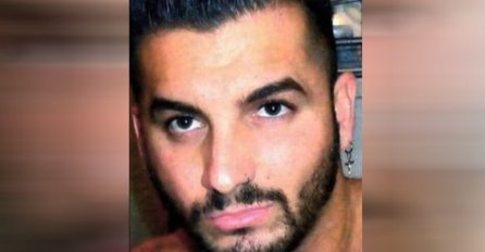 Uklonio uši, razdvojio jezik, tetovirao oči:  Ovaj muškarac radi sve kako bi izgledao poput izvanzemaljca OVO MORATE VIDJETI