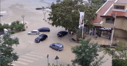 KAO SUDNJI DAN, GRADOVI POD VODOM, SNAŽNO NEVRIJEME PARALISALO DRŽAVU: Evo gdje je najteže, A METEOROLOZI UPOZORILI DA OVO NIJE KRAJ - evo šta slijedi!