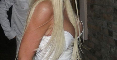 JELENA KARLEUŠA NA ROĐENDAN NATAŠE BEKVALAC DOŠLA SA PRATNJOM: Svi su gledali  U OVOG MUŠKARCA - UKRAO SVE POGLEDE (FOTO)