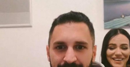 SVI SU SE SINOĆ PITALI KO JE OVA DJEVOJKA PORED ADIJA: Ušli su na njen Instagram i OSTALI ZAPANJENI - I ONA JE POZNATA (FOTO)