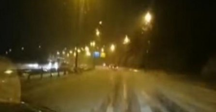 ZABIJELIO GLAVNI GRAD, SNJEŽNA OLUJA ZATRPALA ULICE: Led debeo nekoliko centimetar (VIDEO)