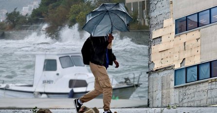 Jako nevrijeme u Dalmaciji, led zabijelio puteve oko Splita